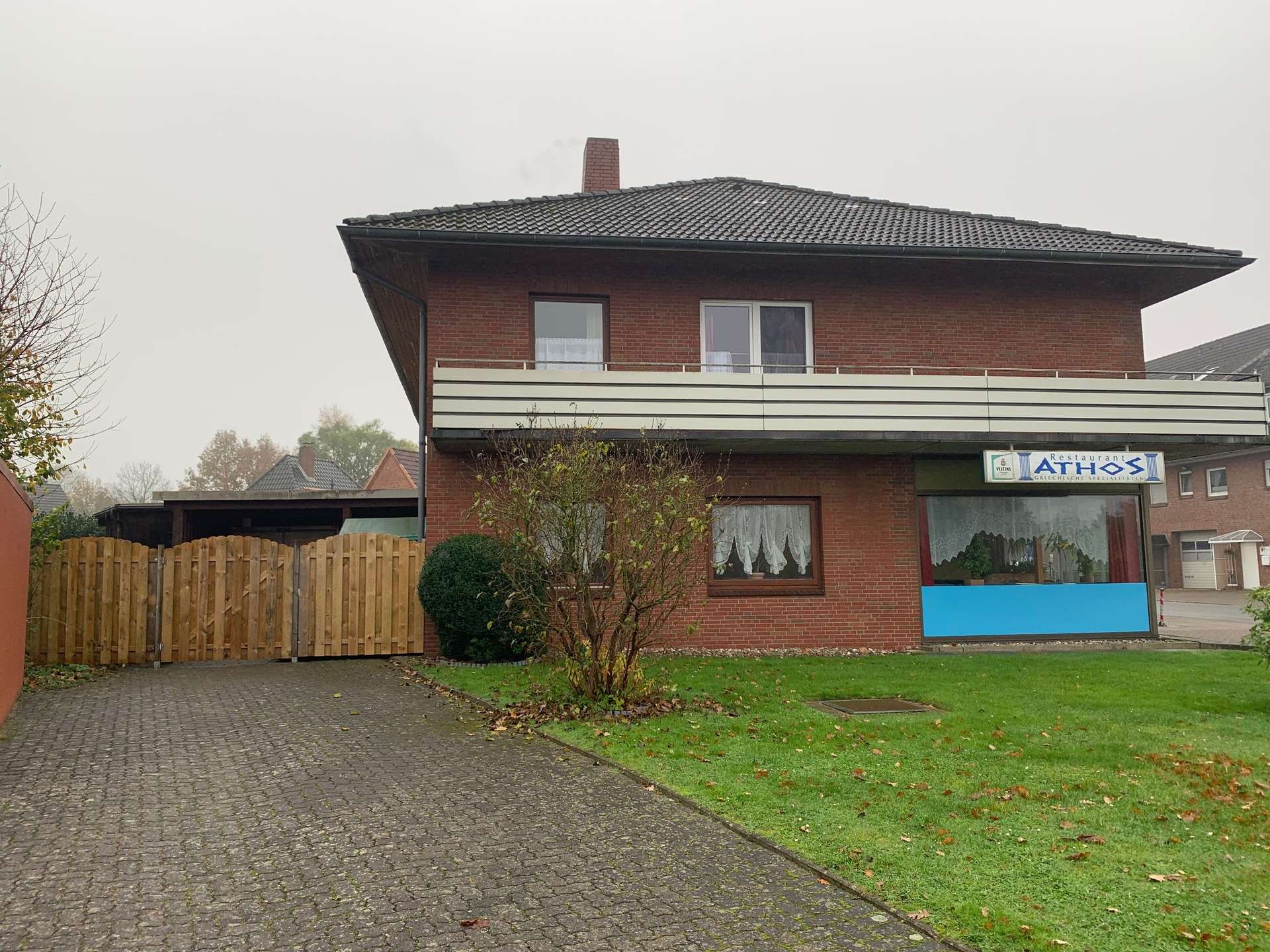 Bild von Gepflegtes Walmdachhaus mit 2 Wohneinheiten und Gewerbeeinheit in 25560 Schenefeld.