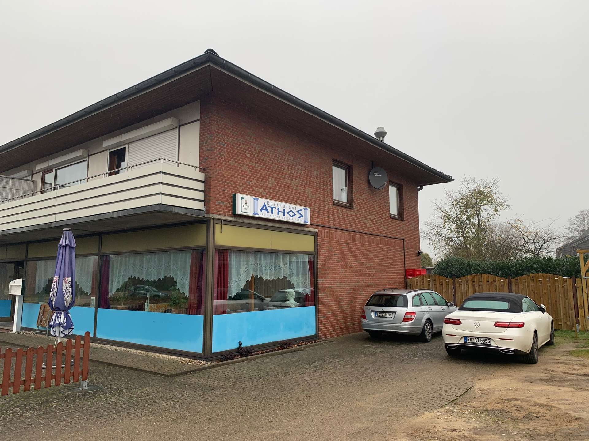 Bild von Gepflegtes Walmdachhaus mit 2 Wohneinheiten und Gewerbeeinheit in 25560 Schenefeld.