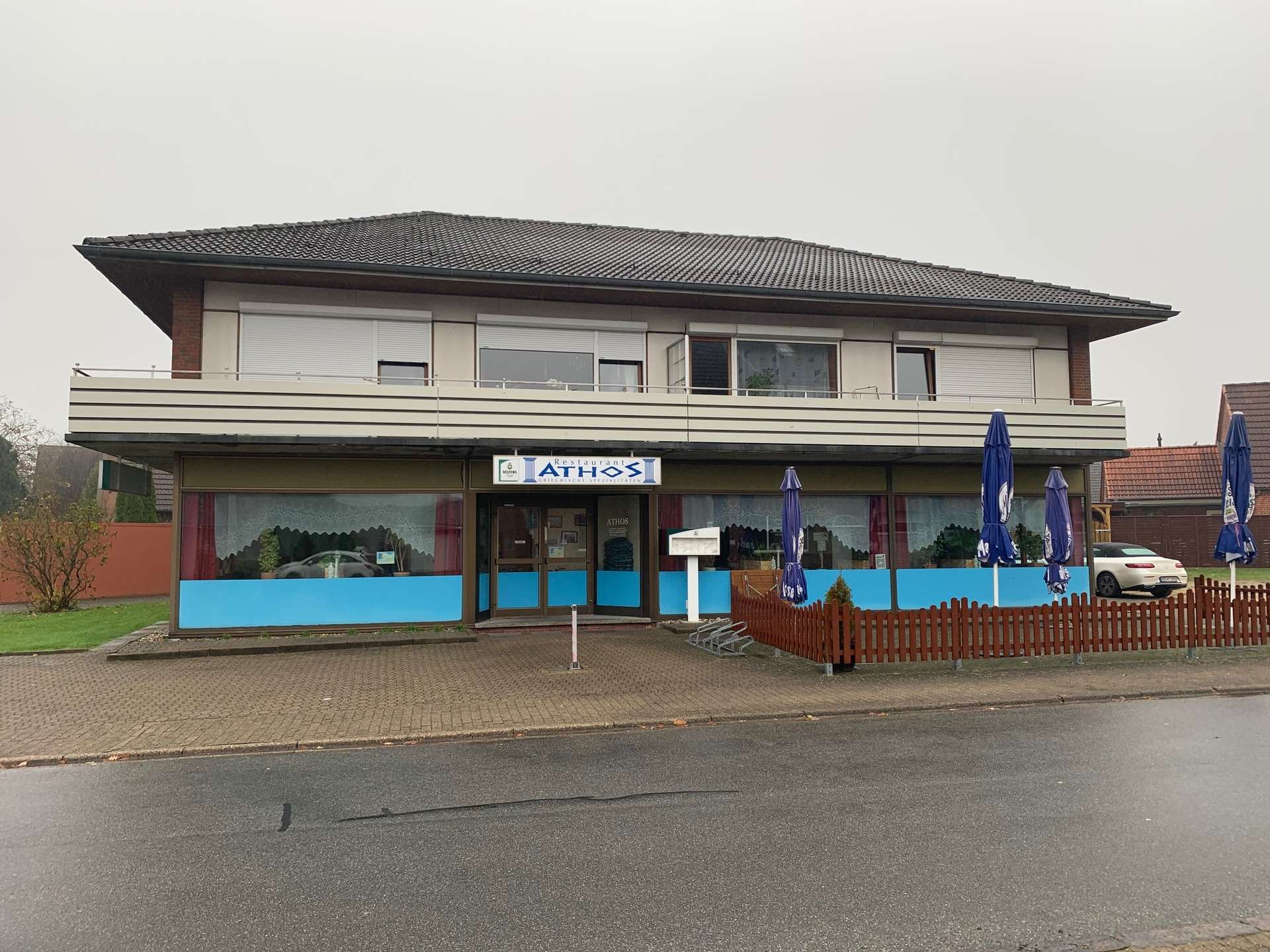 Bild von Gepflegtes Walmdachhaus mit 2 Wohneinheiten und Gewerbeeinheit in 25560 Schenefeld.