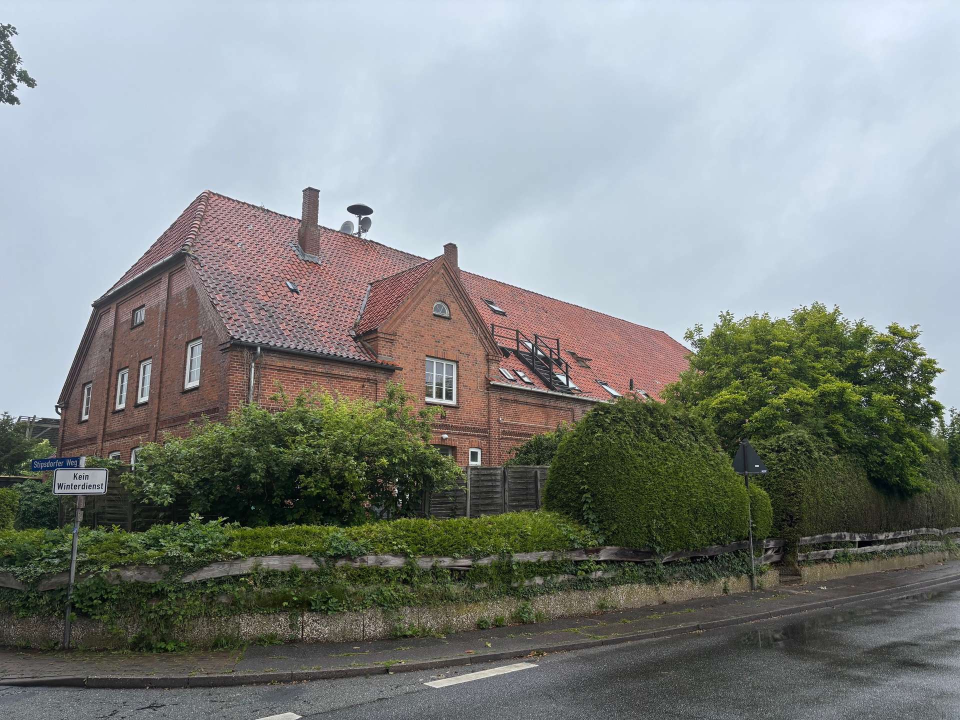 Bild von Rotstein-Mehrfamilienhaus, Wohnen, Gewerbe u. Weide in 23812 Rohlstorf OT Quaal.