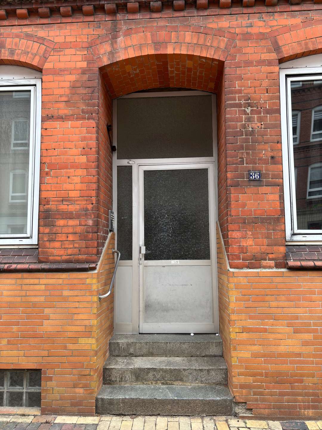 Bild von Gepflegtes Mehrfamilienhaus, stilvoller Altbau in gesuchter Lage von 24116 Kiel.