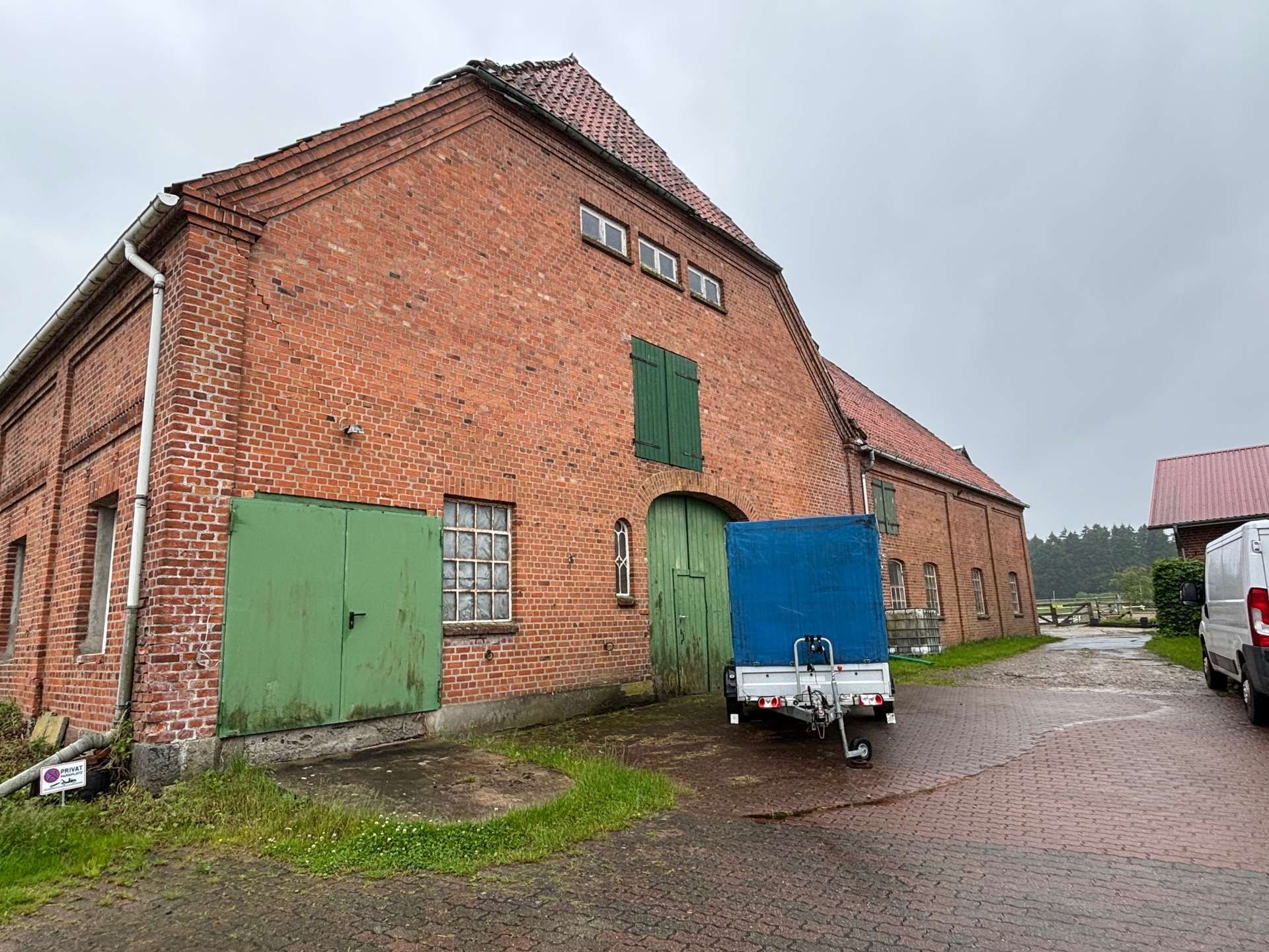 Bild von Rotstein-Mehrfamilienhaus, Wohnen, Gewerbe u. Weide in 23812 Rohlstorf OT Quaal.
