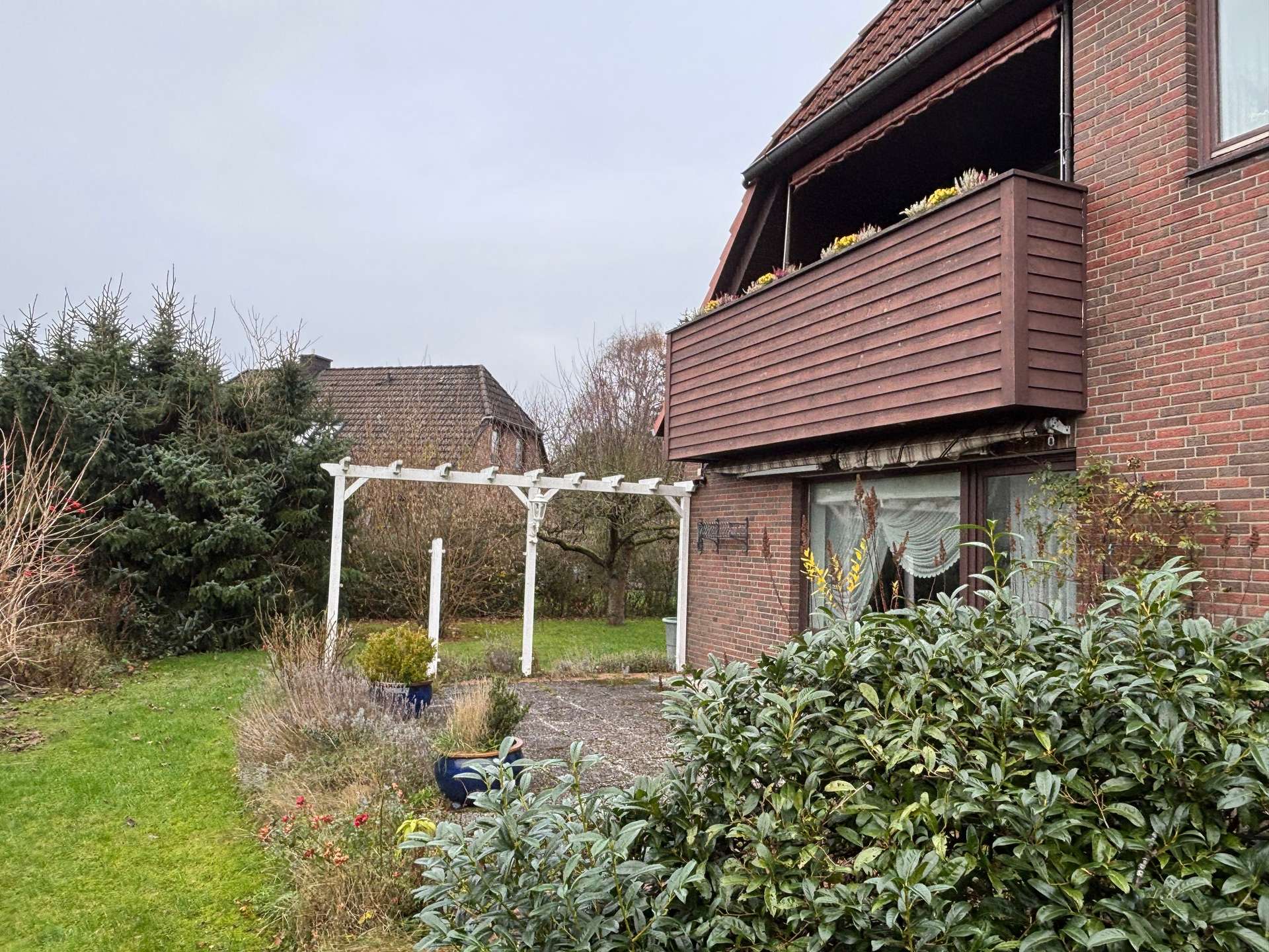 Bild von Gepflegtes Zweifamilienhaus in ruhiger Lage von 24109 Melsdorf.