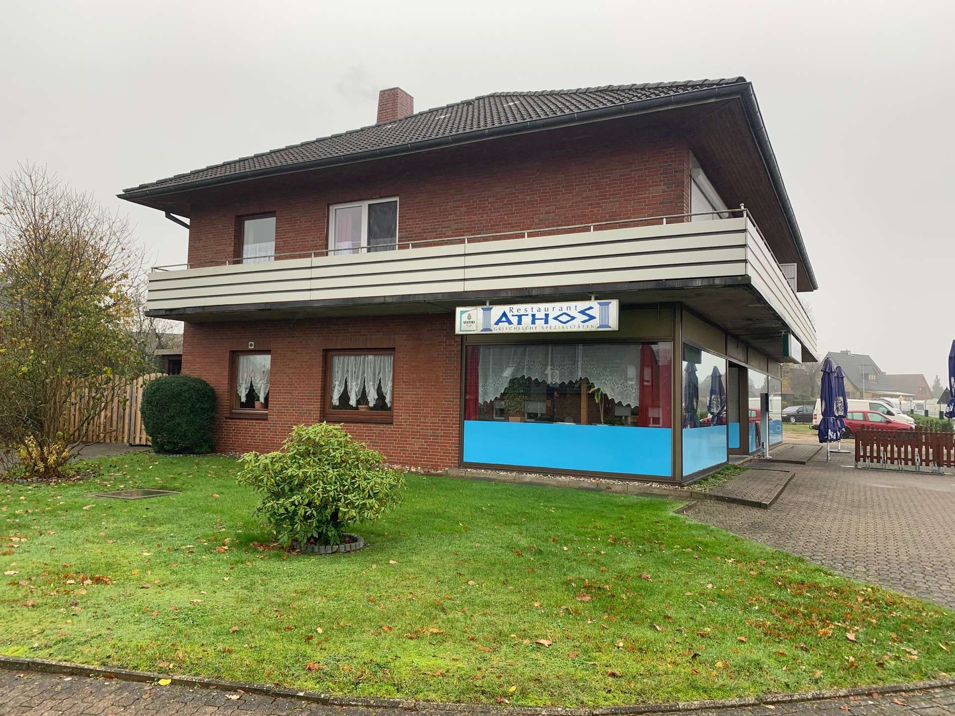 Bild von Gepflegtes Walmdachhaus mit 2 Wohneinheiten und Gewerbeeinheit in 25560 Schenefeld.