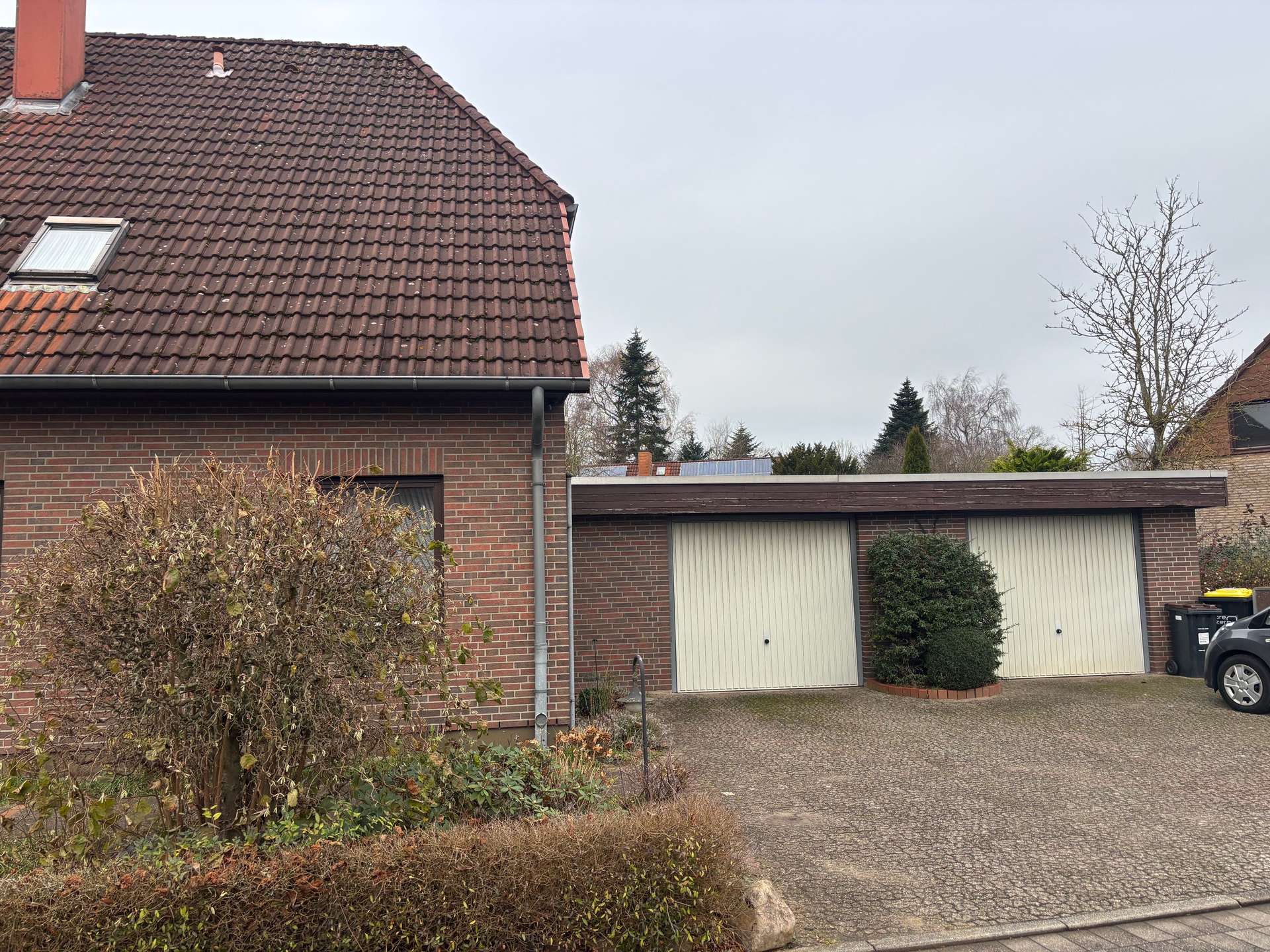 Bild von Gepflegtes Zweifamilienhaus in ruhiger Lage von 24109 Melsdorf.