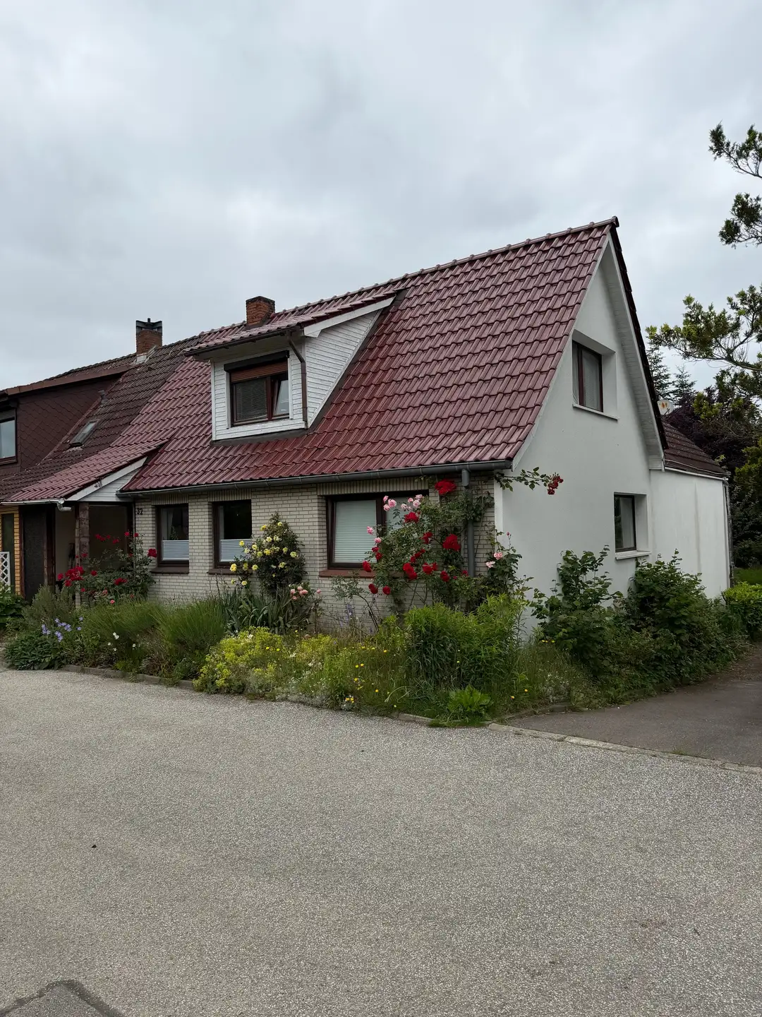 Bild von Doppelhaushälfte mit 2 Wohneinheiten in ruhiger Lage von 24113 Kiel